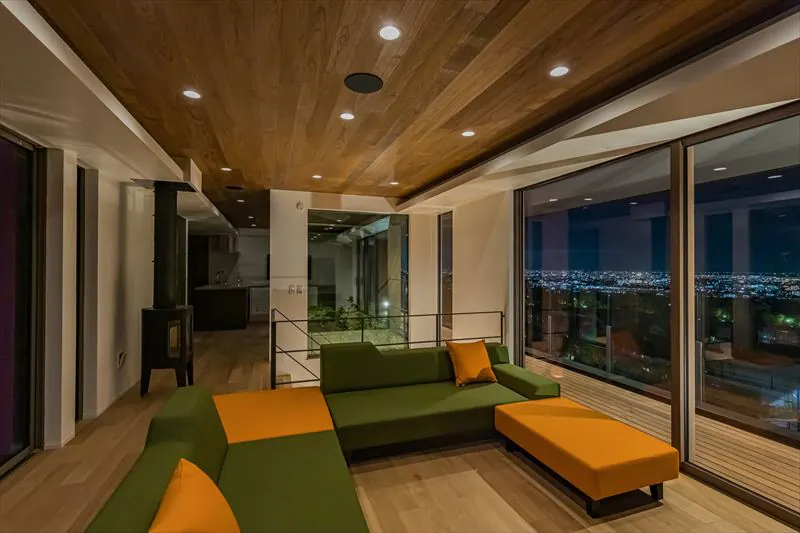 立地を活かした絶景を楽しむ眺望リビング